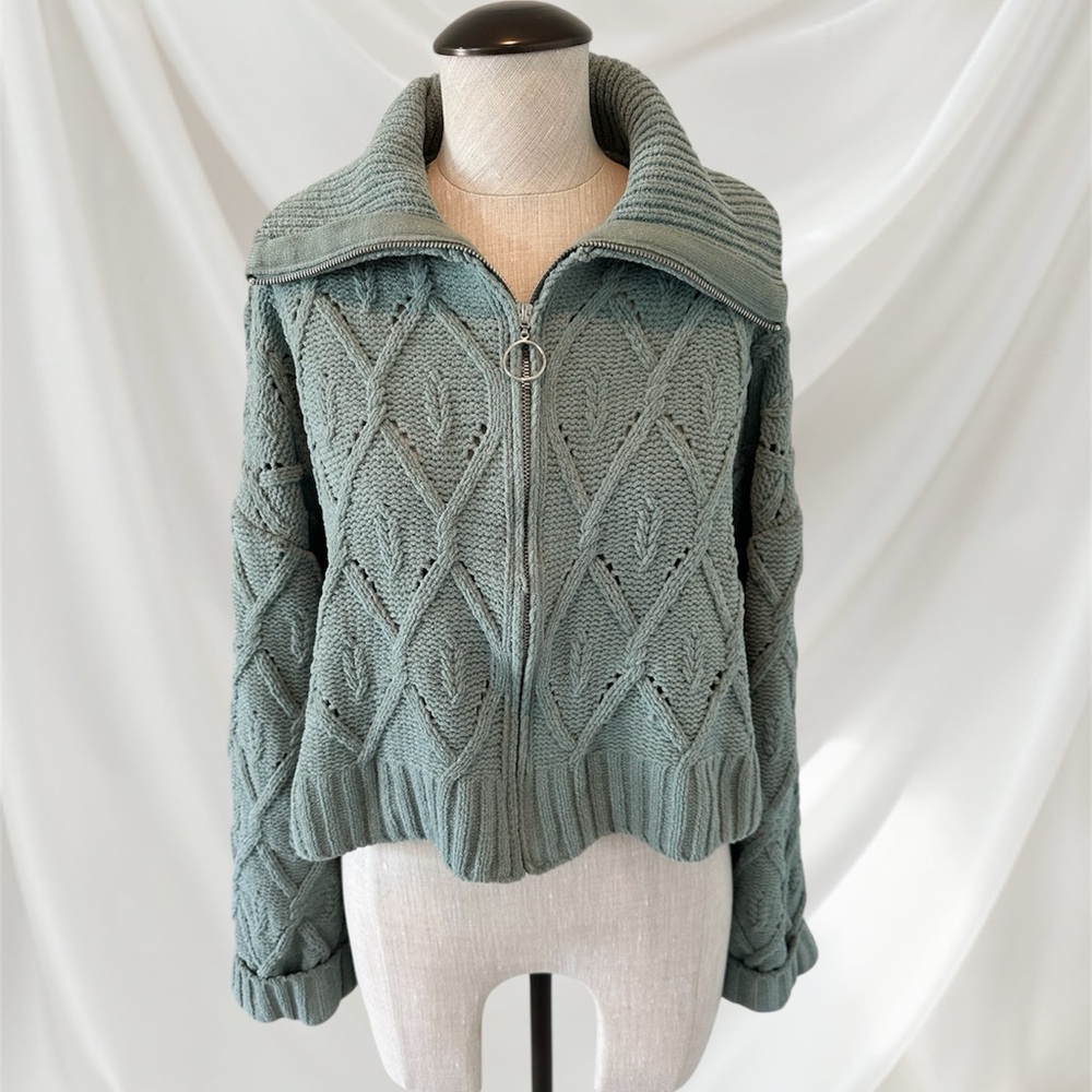 Pink Rose Sage Green Zip-up Sweater. -Size Juniors Large